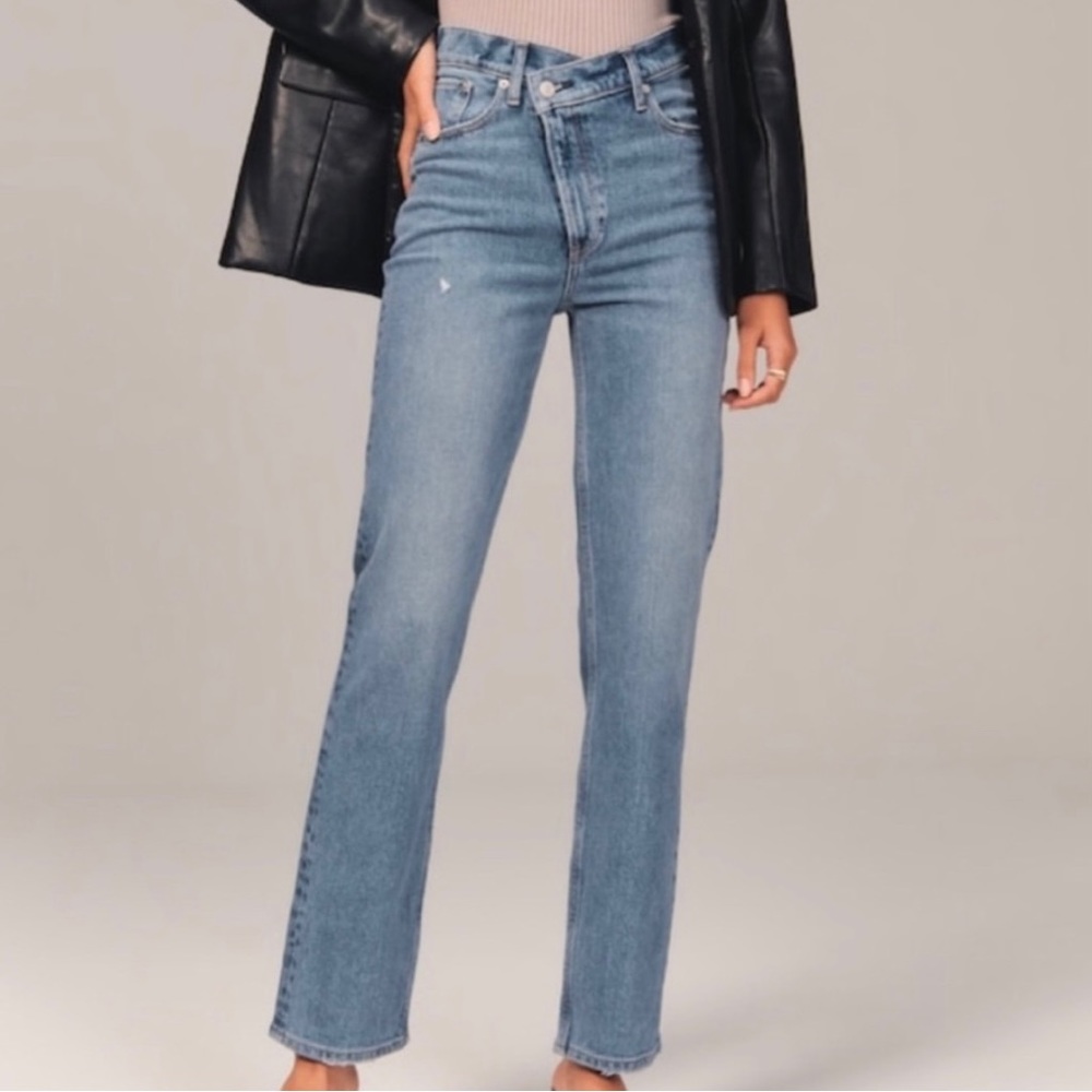 Abercrombie & Fitch  High Rise 90s Straight Jean Size 30 Short